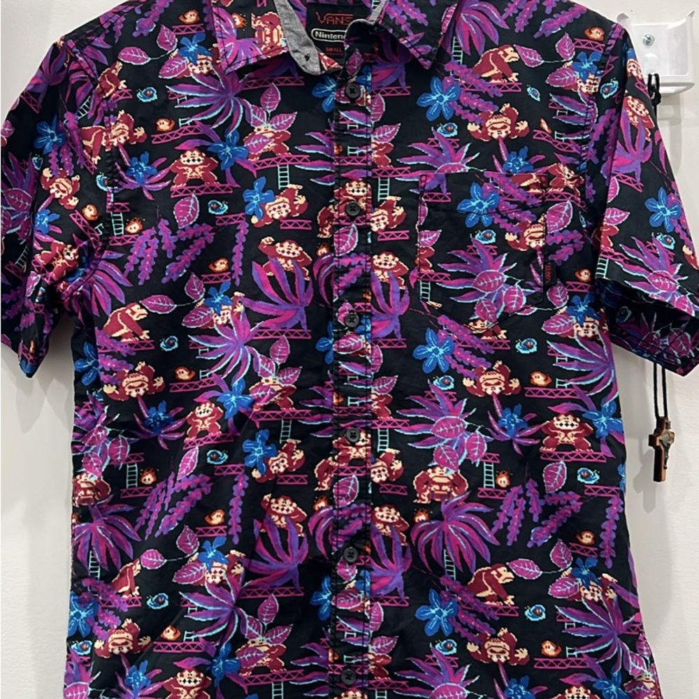 Vans Nintendo Donkey Kong shirt men’s small button down short sleeve limited